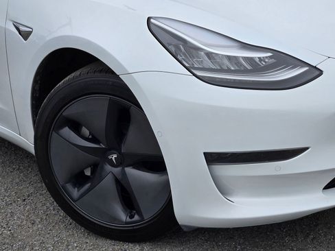 Used 2020 Tesla Model 3 Standard Range Plus RWD image 9