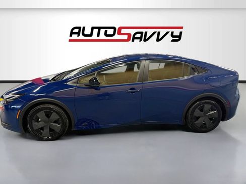 Used 2024 Toyota Prius LE AWD/4WD image 4