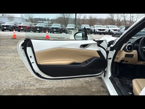 New 2025 MAZDA MX-5 Miata RF Grand Touring RWD image 6