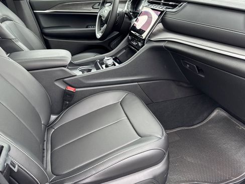 New 2025 Jeep Grand Cherokee Limited w/ Luxury Tech Group II image 19