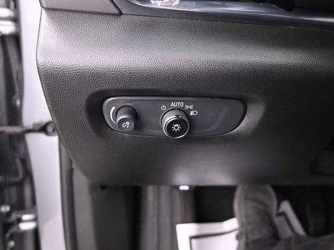 Used 2023 Chevrolet Traverse LT FWD image 18