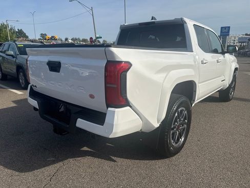 Used 2024 Toyota Tacoma TRD Off-Road image 11