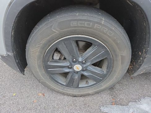 Used 2020 Chevrolet Trax LT w/ LT Convenience Package image 13