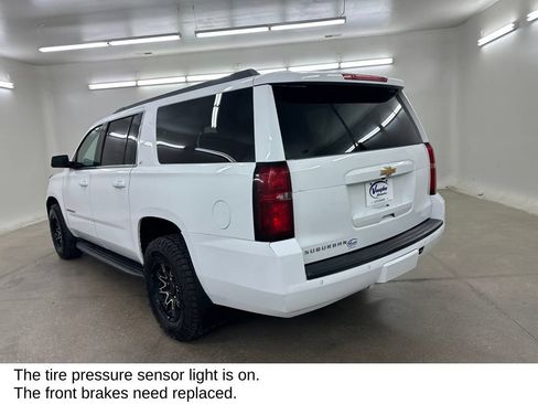 Used 2017 Chevrolet Suburban LT w/ Luxury Package AWD/4WD image 9