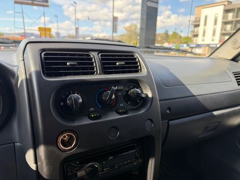 Used 2004 Nissan Xterra XE image 30