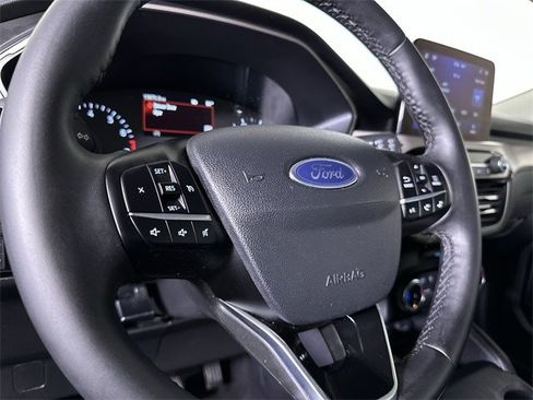 Used 2022 Ford Escape SE w/ SE Sport Appearance Package image 11