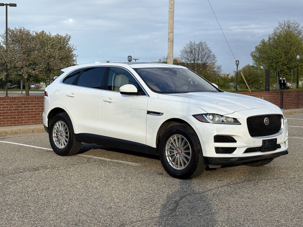 Used 2019 Jaguar F-PACE AWD/4WD image 8