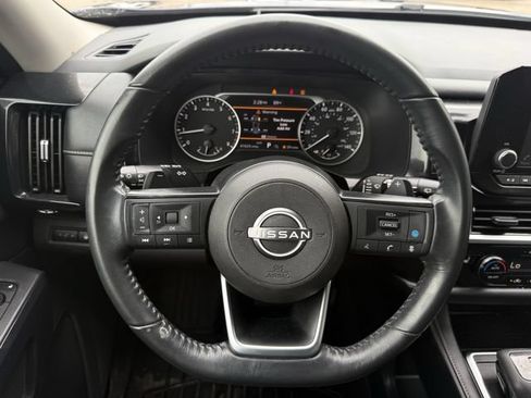 Used 2024 Nissan Pathfinder SV AWD/4WD image 12