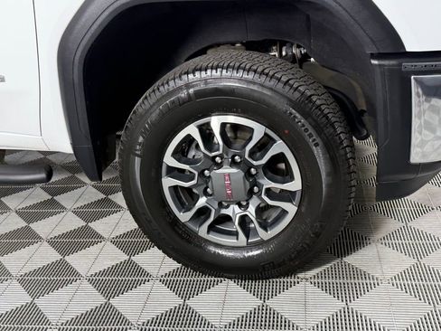 Used 2024 GMC Sierra 2500 SLE image 12
