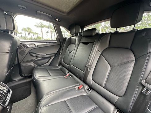 Certified 2024 Porsche Macan AWD/4WD image 36