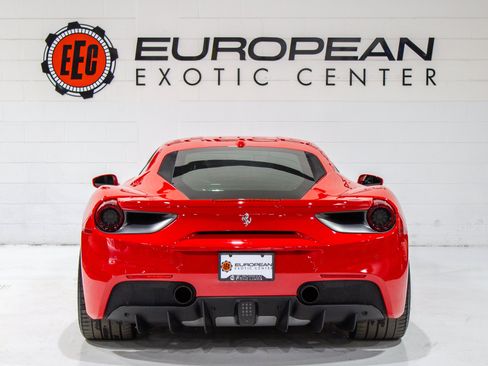 Used 2018 Ferrari 488 GTB RWD image 6