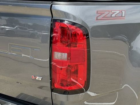 Used 2022 Chevrolet Colorado Z71 w/ Safety Package RWD image 7