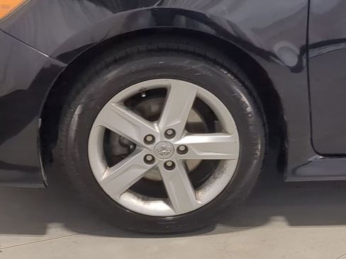 Used 2014 Toyota Camry SE FWD image 17