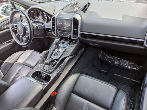 Used 2017 Porsche Cayenne Platinum Edition AWD/4WD image 27
