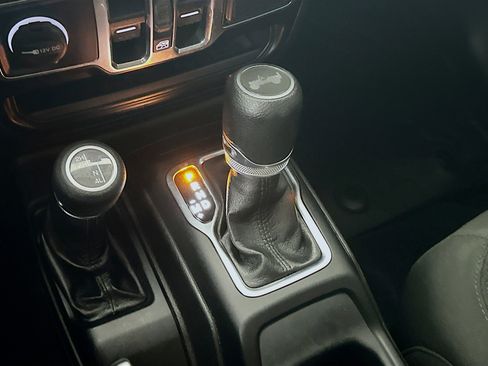 Used 2022 Jeep Wrangler Willys image 23