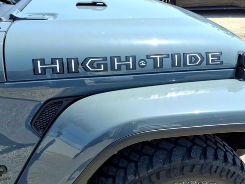 Used 2025 Jeep Gladiator Sport AWD/4WD image 11