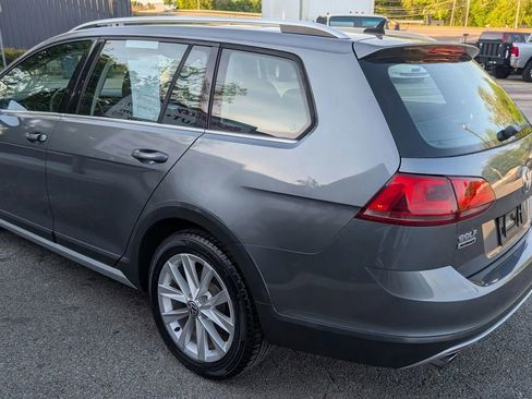 Used 2017 Volkswagen Golf Alltrack SE image 6