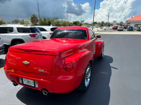 Used 2005 Chevrolet SSR w/ Preferred Equipment Group RWD image 14