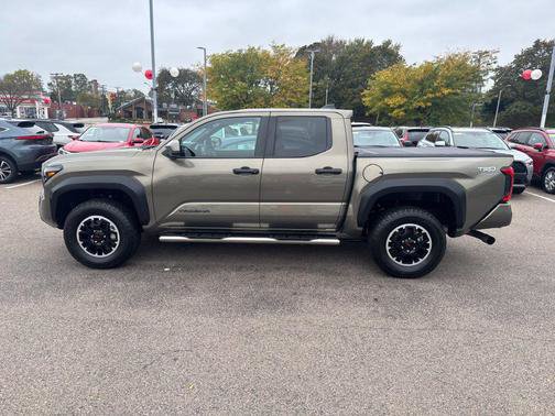 Used 2025 Toyota Tacoma TRD Off-Road AWD/4WD image 4