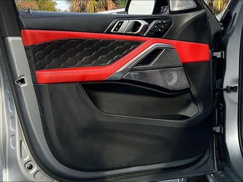 Used 2025 BMW X6 M Competition image 19