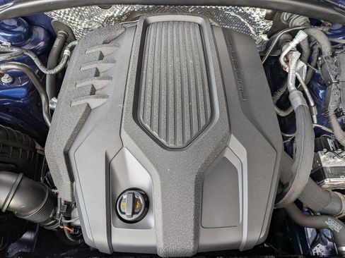 Certified 2025 Porsche Macan image 28