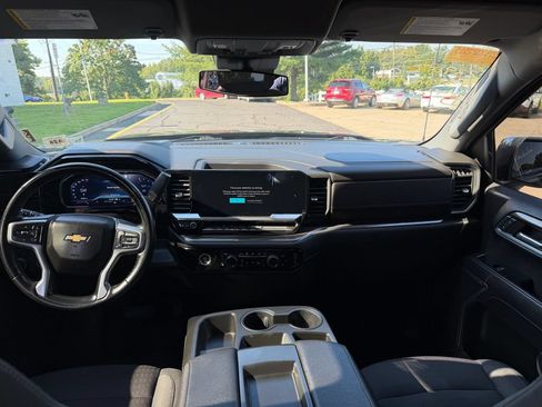 Used 2023 Chevrolet Silverado 1500 LT AWD/4WD image 9