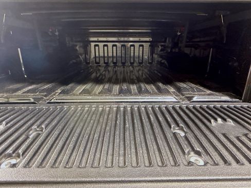 Used 2019 Nissan Frontier SV image 34