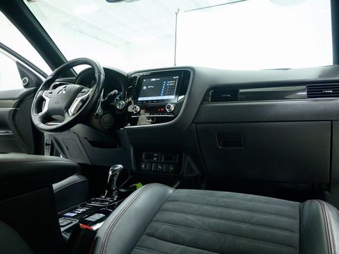 Used 2022 Mitsubishi Outlander GT image 13