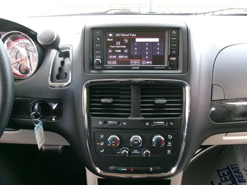 Used 2018 Dodge Grand Caravan SE w/ UConnect Hands-Free Group FWD image 22