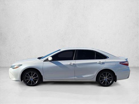 Used 2016 Toyota Camry XSE image 9