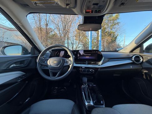 Used 2025 Chevrolet Trax LT image 31