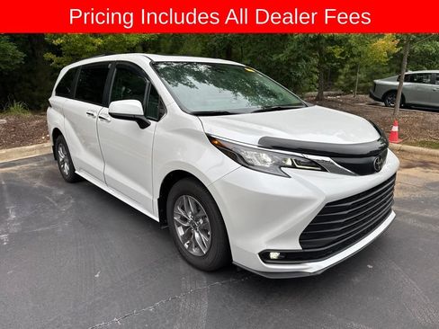 Used 2026 Toyota Sienna XLE FWD image 1