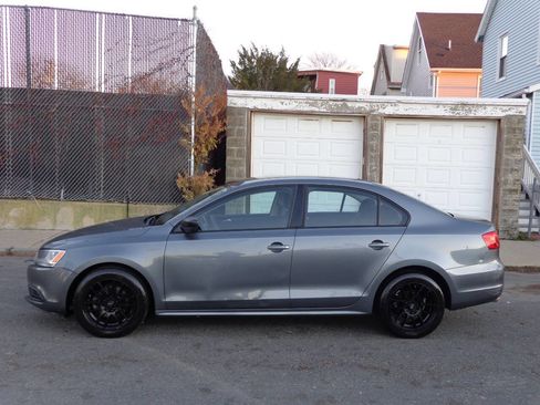 Used 2013 Volkswagen Jetta S image 4