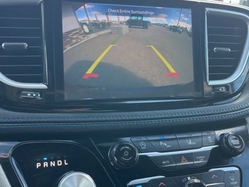 Used 2021 Chrysler Pacifica Touring FWD image 48