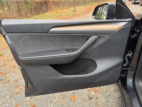 Used 2024 Tesla Model Y Long Range image 18