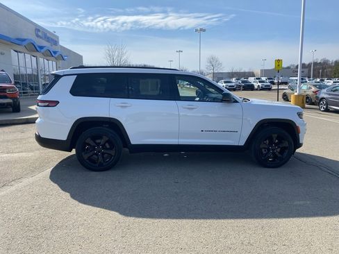 Used 2023 Jeep Grand Cherokee L Laredo image 2