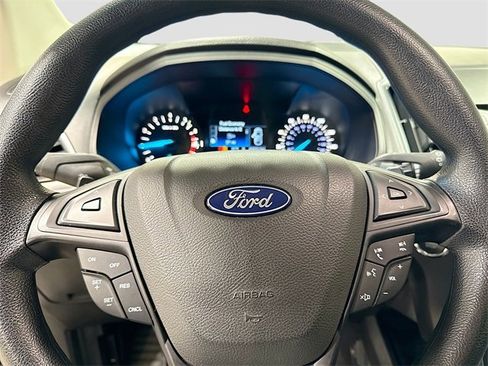 Used 2018 Ford Edge SE image 13