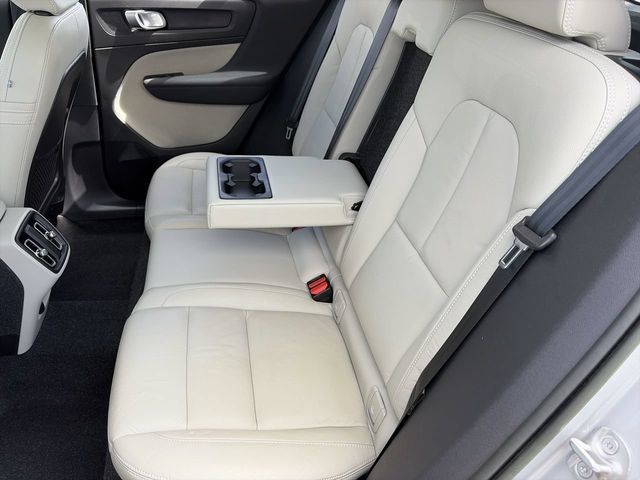 Used 2023 Volvo XC40 B5 Plus w/ Protection Package Premier AWD/4WD image 18
