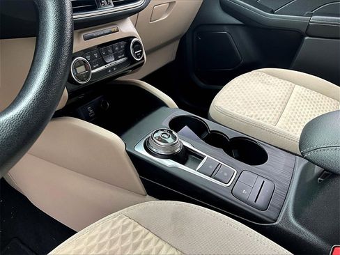 Used 2021 Ford Escape SE image 12