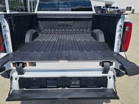 Used 2025 GMC Sierra 2500 Denali Ultimate AWD/4WD image 5