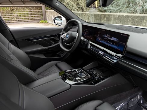 Used 2025 BMW i5 xDrive40 w/ Premium Package image 52