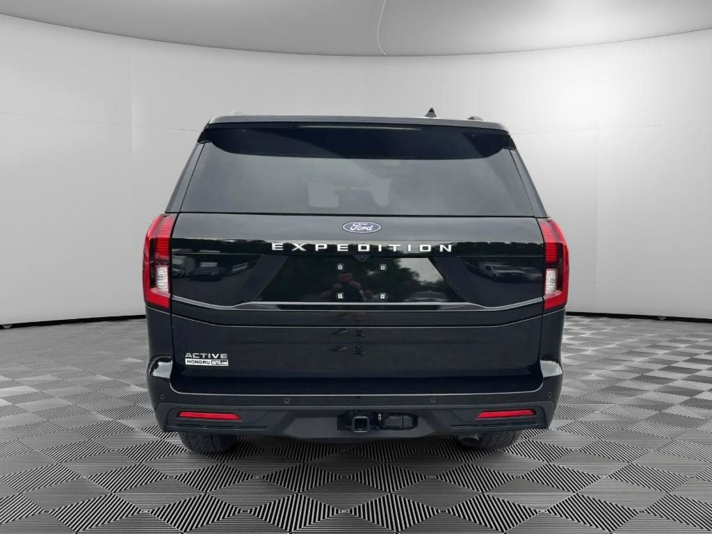 Used 2025 Ford Expedition Active AWD/4WD image 8
