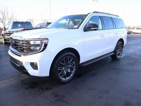 New 2026 Ford Expedition Platinum w/ Stealth Appearance Package image 12