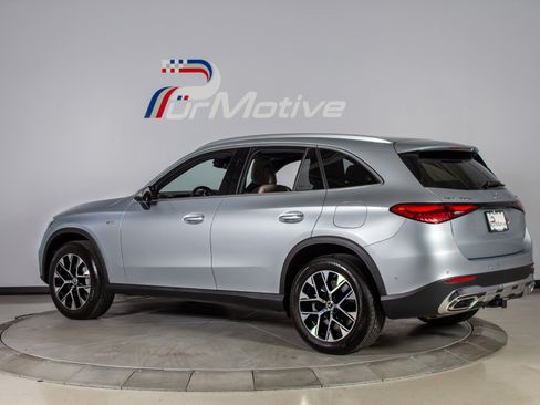 Used 2025 Mercedes-Benz GLC 350e 4MATIC image 3