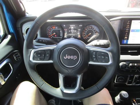 Used 2024 Jeep Wrangler Unlimited Sahara AWD/4WD image 21