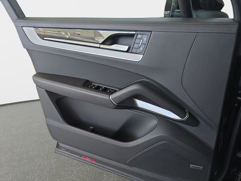 Used 2024 Porsche Cayenne S image 27