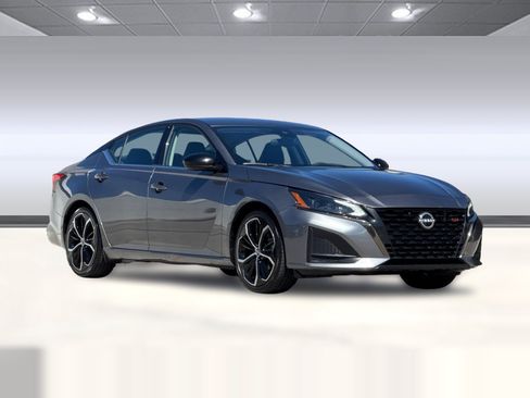 Used 2024 Nissan Altima 2.5 SR FWD image 7