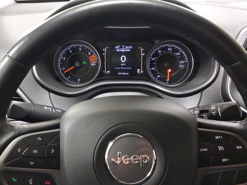 Used 2019 Jeep Cherokee Latitude w/ Cold Weather Group image 18