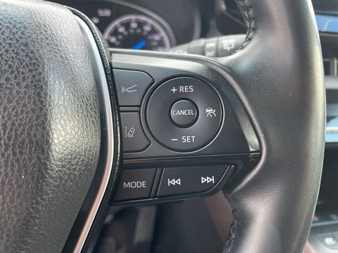 Used 2022 Toyota Venza XLE AWD/4WD image 23
