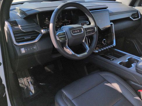 Used 2024 GMC Acadia Elevation image 16